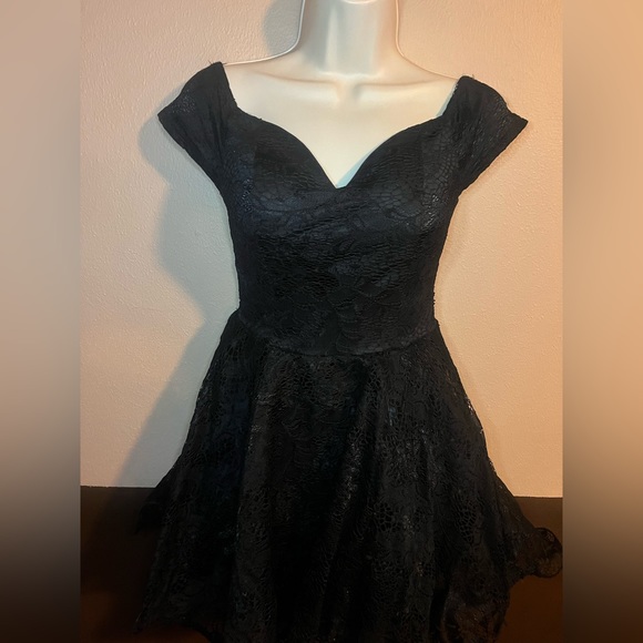 Mini black dress - Picture 1 of 4